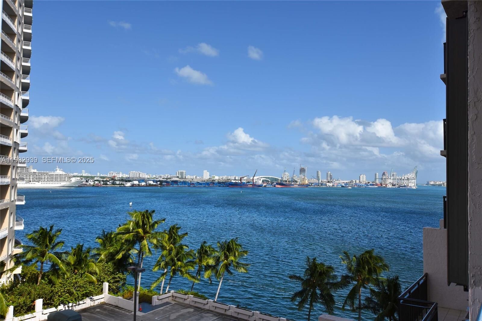Property Photo:  540 Brickell Key Dr 826  FL 33131 