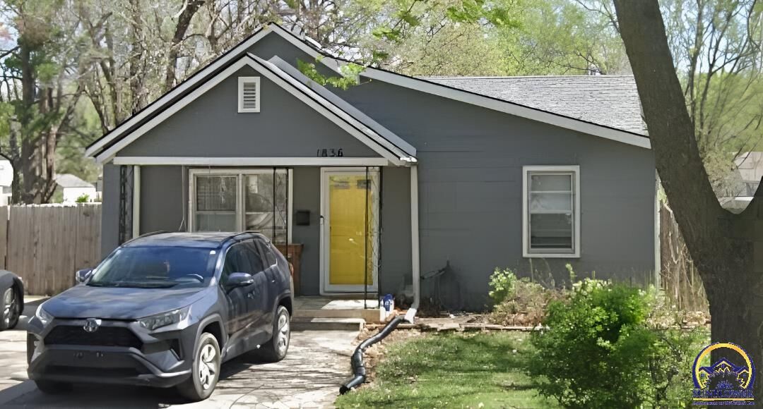 Property Photo: 1836 SW McAlister Ave KS 66604