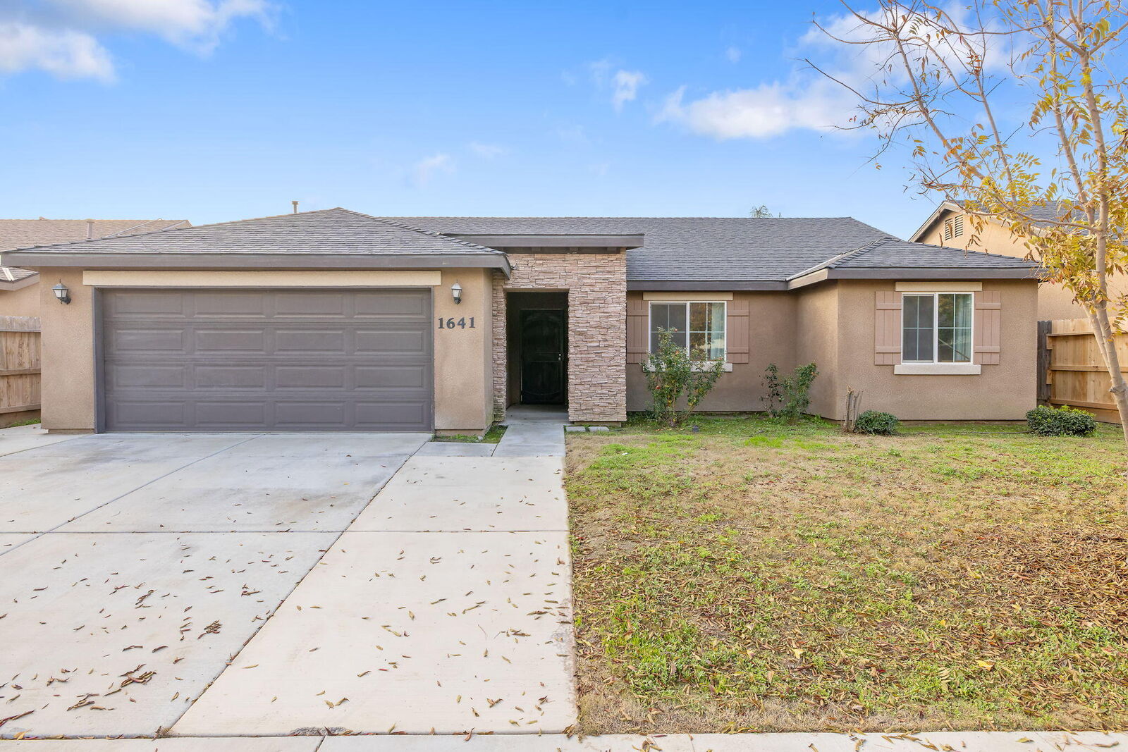 Property Photo:  1641 N Virmargo Street  CA 93292 