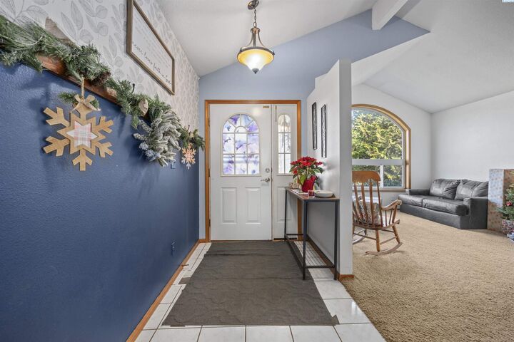 Property Photo: 625 Edith St WA 99323