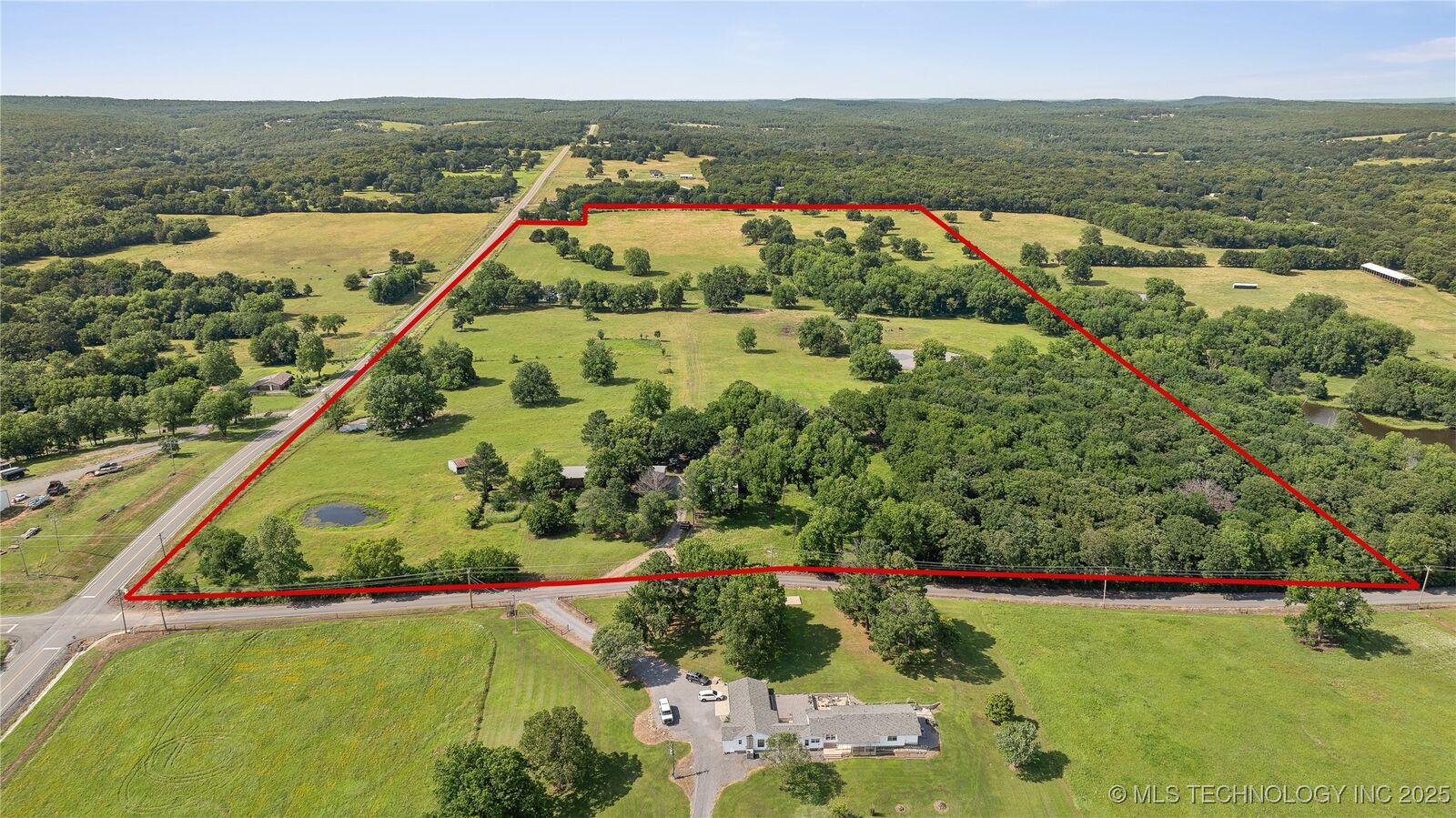 Property Photo:  1904 N County Line Road E  OK 74434 