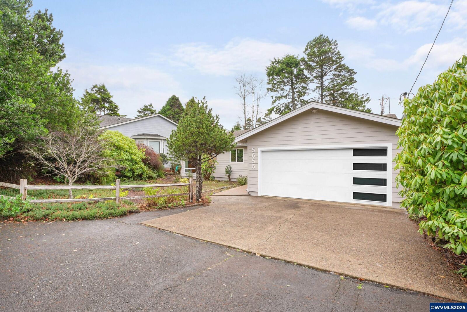 Property Photo: 5655 Palisades Dr Dr OR 97367