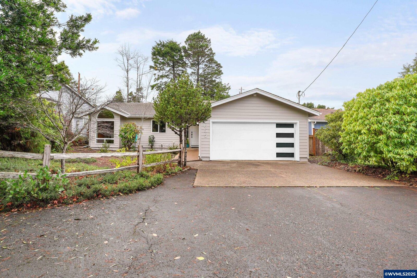 Property Photo:  5655 Palisades Dr Dr  OR 97367 