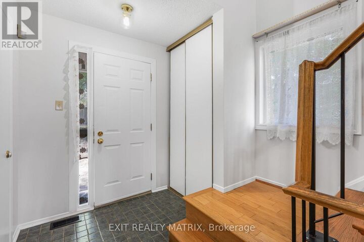 Property Photo:  42 Oakhaven Private 26  ON K1K 4K1 