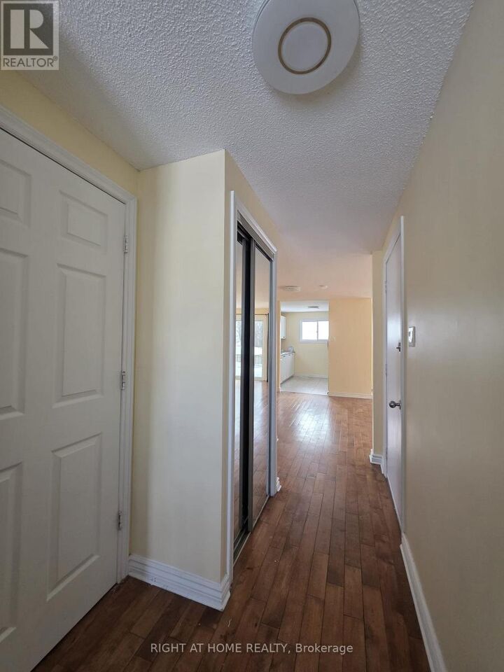 Property Photo:  75 Corbett Drive  ON L4M 5V5 