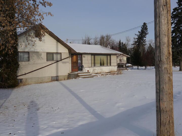 Property Photo:  4907  47th Avenue  AB T7Z 1L7 