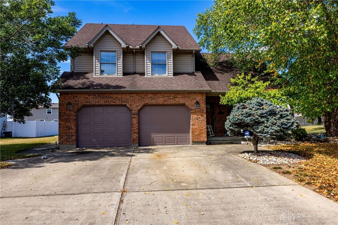 Property Photo: 425 Heritage Place OH 45067