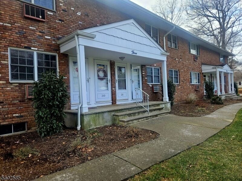 Property Photo:  310 Washington Dr  NJ 07446 