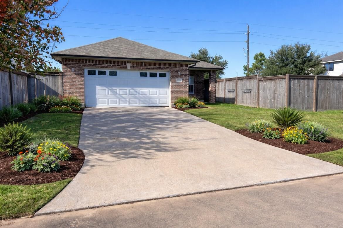 Property Photo: 1735 Briarbrook TX 77423