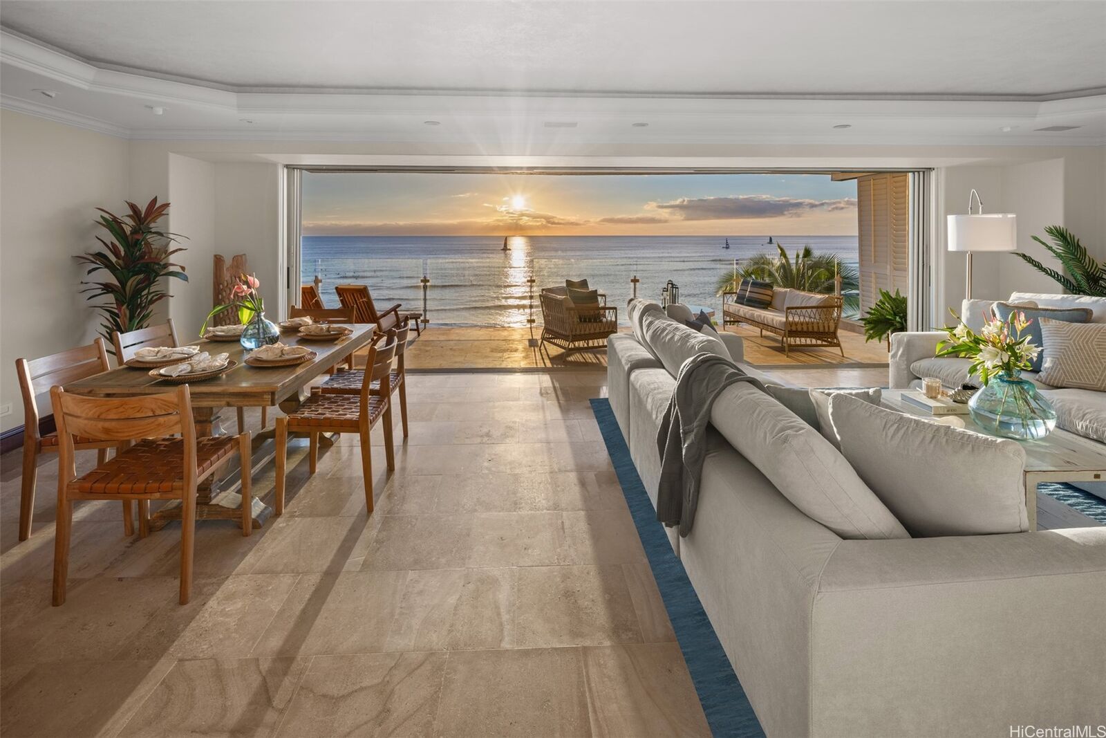 Property Photo:  3019 Kalakaua Avenue 6  HI 96815 