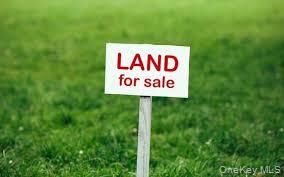 Property Photo:  16 Thompson Road  NY 11964 