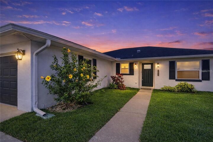 Property Photo:  761 Leonardo Court  FL 34758 