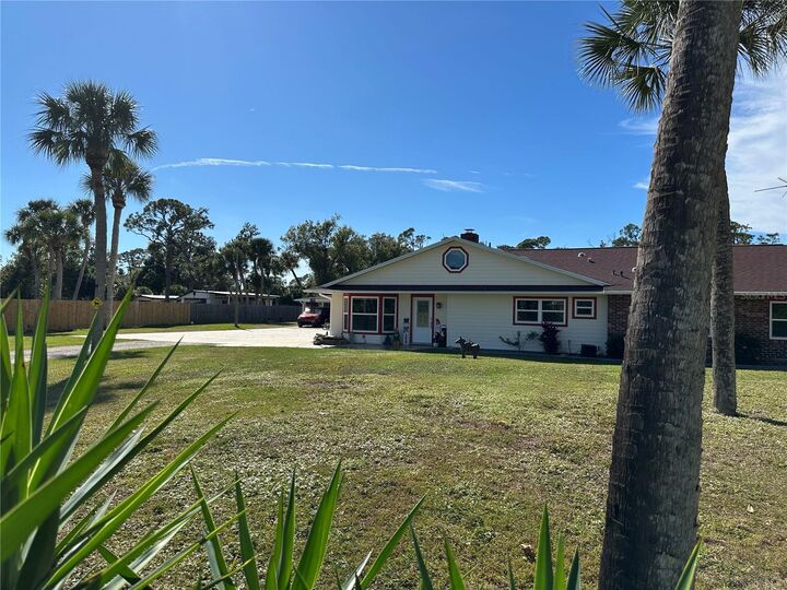 Property Photo:  1181 Larchmont Drive  FL 34223 