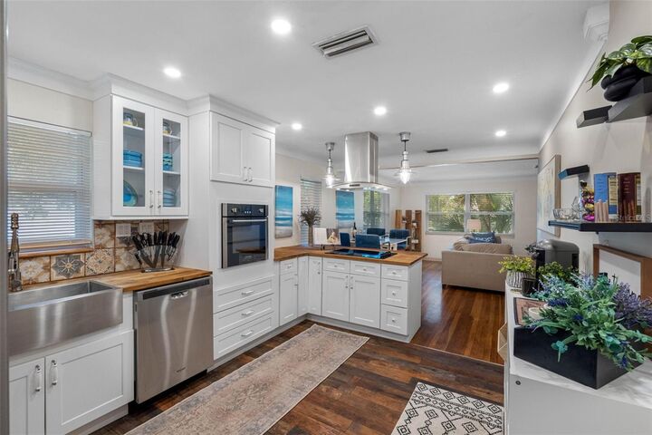 Property Photo:  2201 Park Street N  FL 33710 