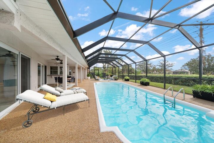 Property Photo:  7574 Cumberland Court  FL 33777 