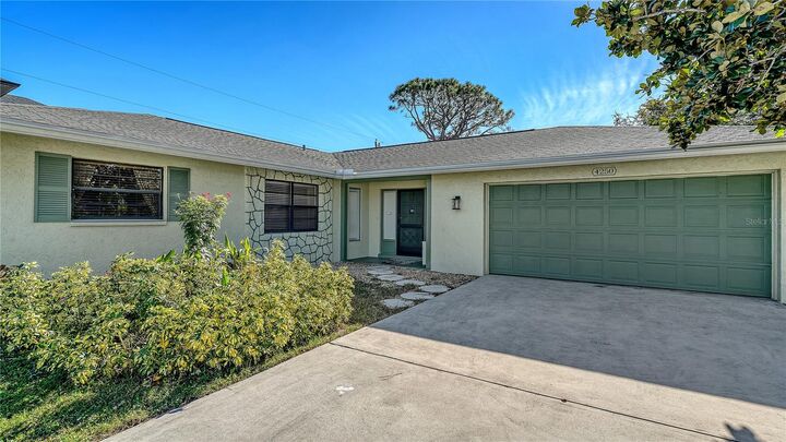 Property Photo:  4250 Shamrock Drive  FL 34293 