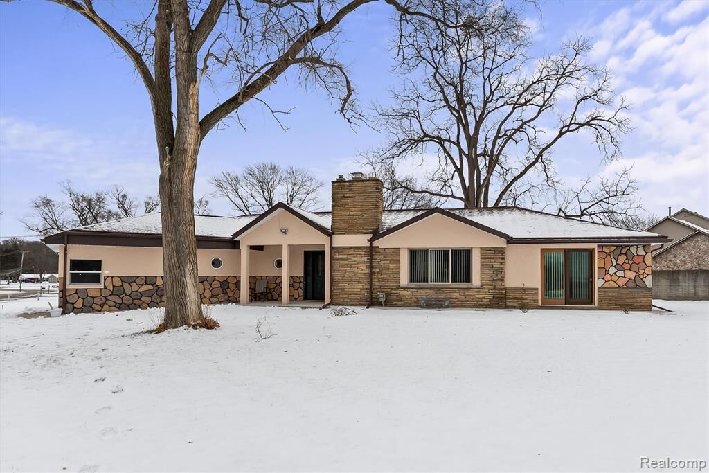Property Photo:  15500 Millar Road  MI 48036 1615 