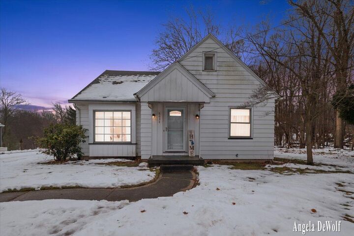 Property Photo:  8634 Division Court SE  MI 49315 