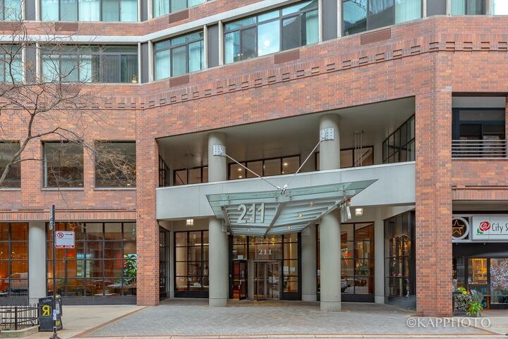 Property Photo:  211 E Ohio Street 724  IL 60611 