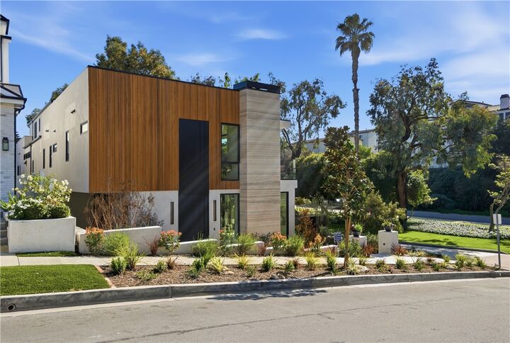 Property Photo: 400 Heliotrope CA 92625