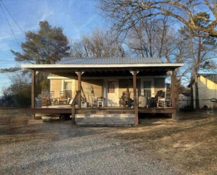 Property Photo:  300 W Tennessee St W  TN 38450 