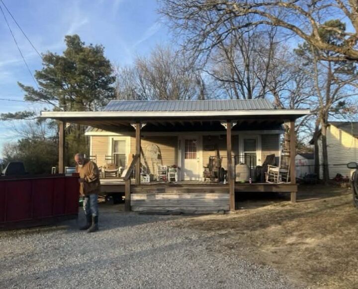 Property Photo:  300 W Tennessee St W  TN 38450 