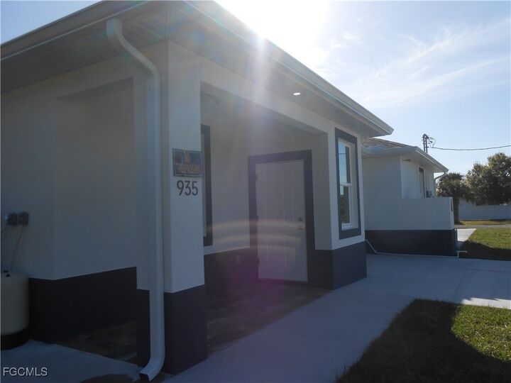 Property Photo: 935 Graystone Avenue FL 33974