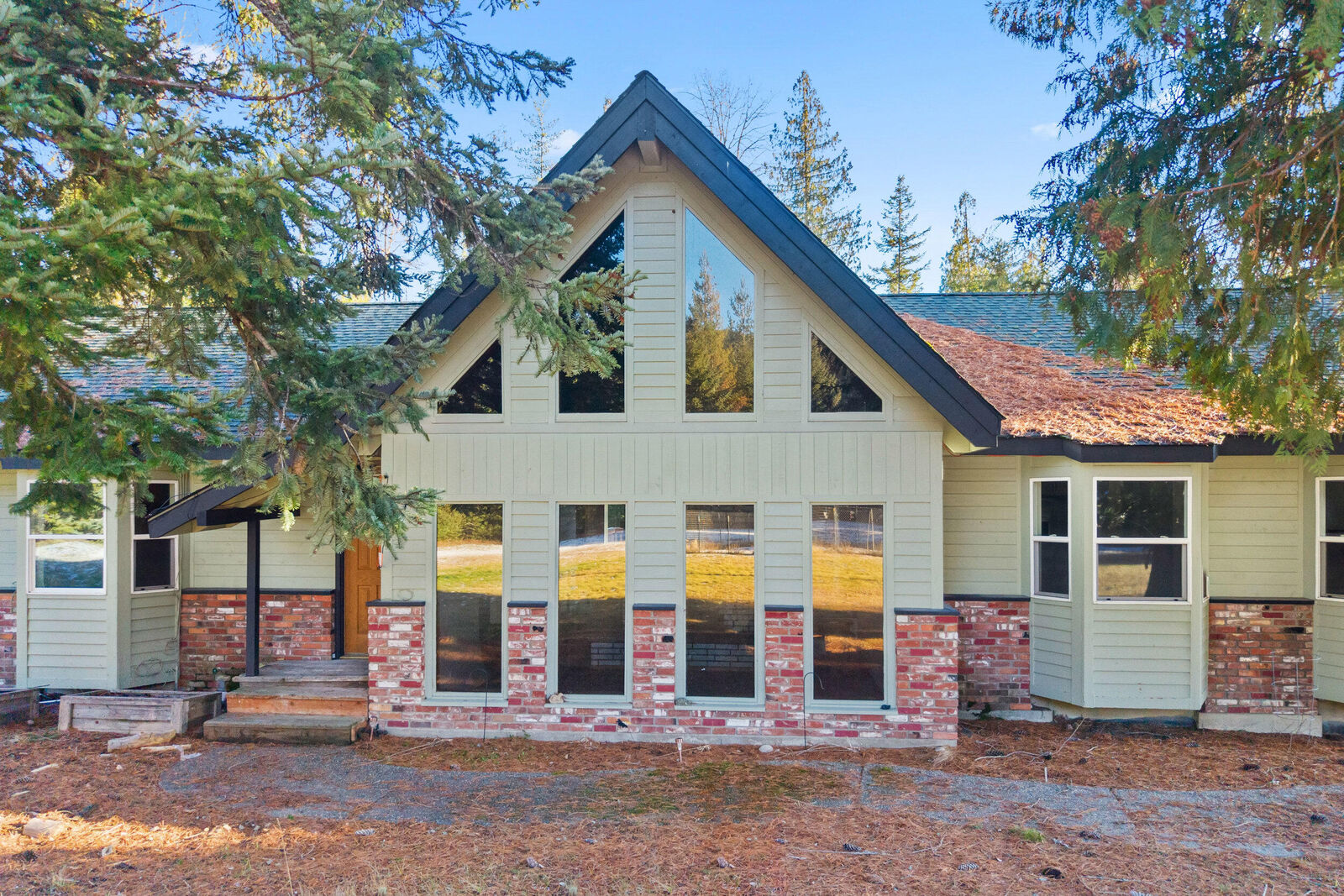 Property Photo:  212 Danforth Rd  WA 99180 