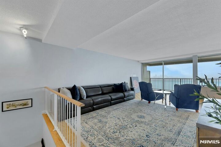 Property Photo:  3 Horizon Road 1002  NJ 07024 