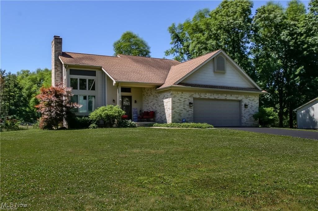 Property Photo:  822 Shadowood Lane SE  OH 44484 