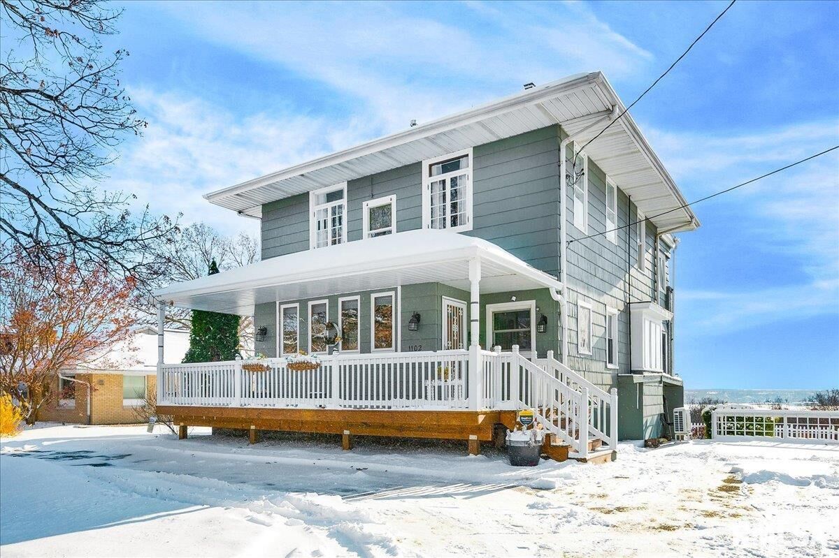 Property Photo: 1102 NE Glen Oak Avenue IL 61603