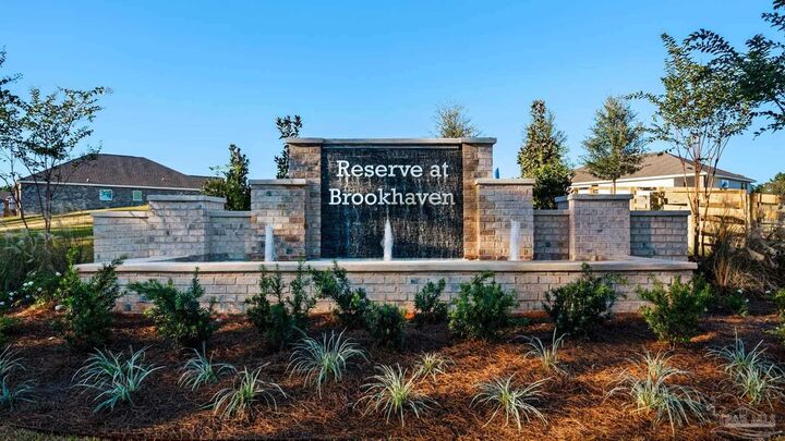 Property Photo:  3427 Crossvine Rd  FL 32533 