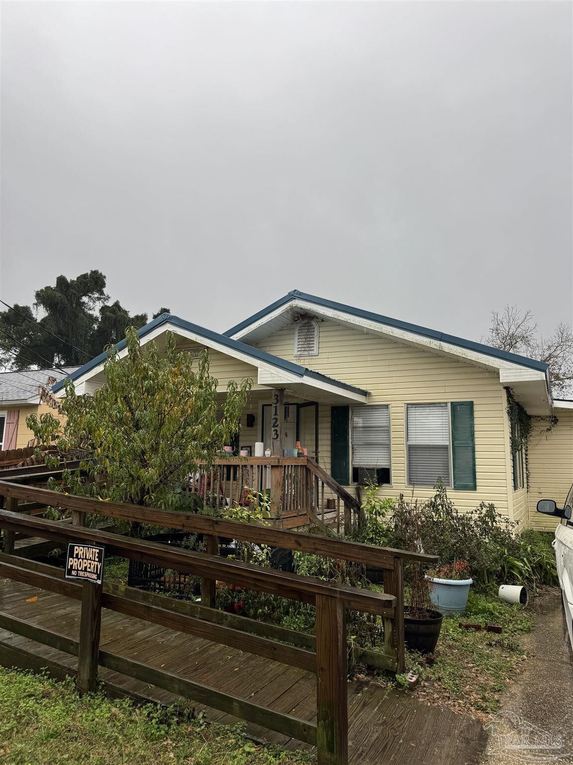 Property Photo:  3123 W Lloyd St  FL 32505 