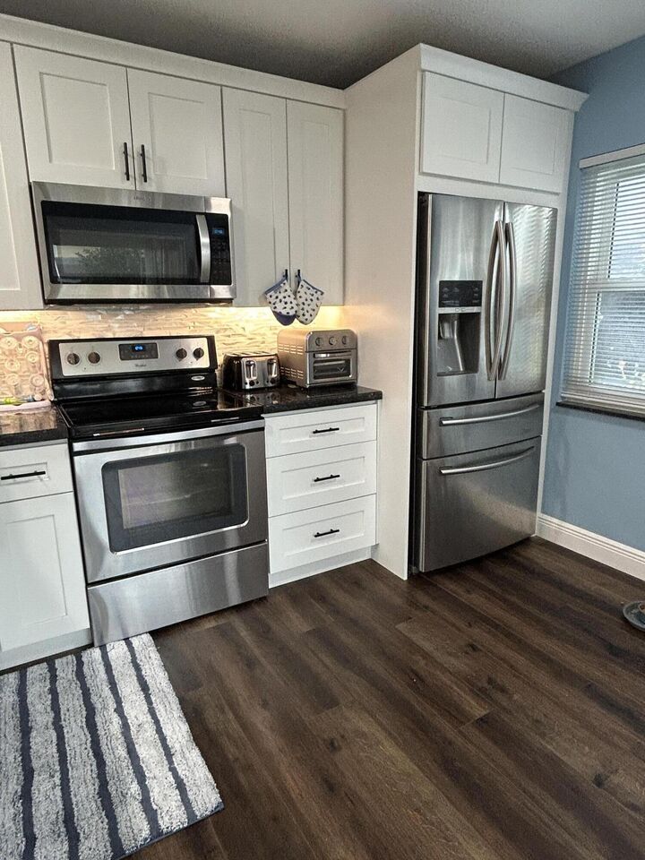 Property Photo:  4802 Roxbury Court  FL 33436 