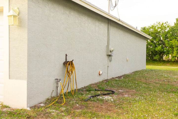 Property Photo:  2325 SE Calcutta Circle  FL 34952 