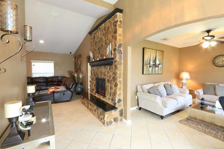 Property Photo:  232 SE Verada Avenue  FL 34983 