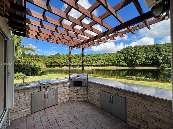 Property Photo:  3809 W Eagle Ct 3809  FL 33331 