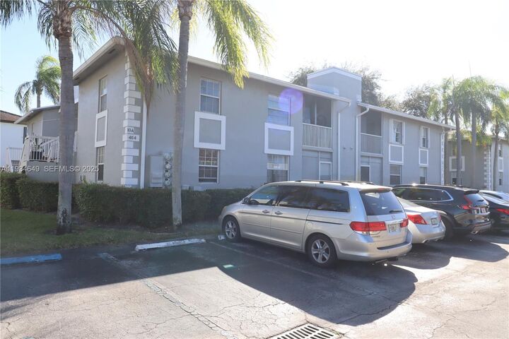 Property Photo: 464 NE 210th Cir Ter 20410A FL 33179