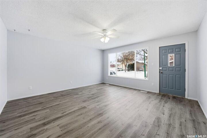 Photo de la propriété:  803 Carr Place  SK S6V 7E1 