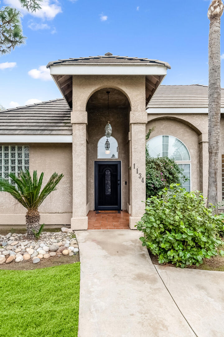 Property Photo:  1134 N Rova Court  CA 93291 