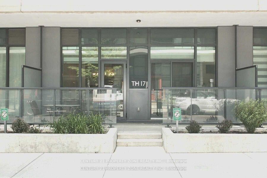 Property Photo:  4055 Parkside Village Drive Th-17  ON L5B 0K8 