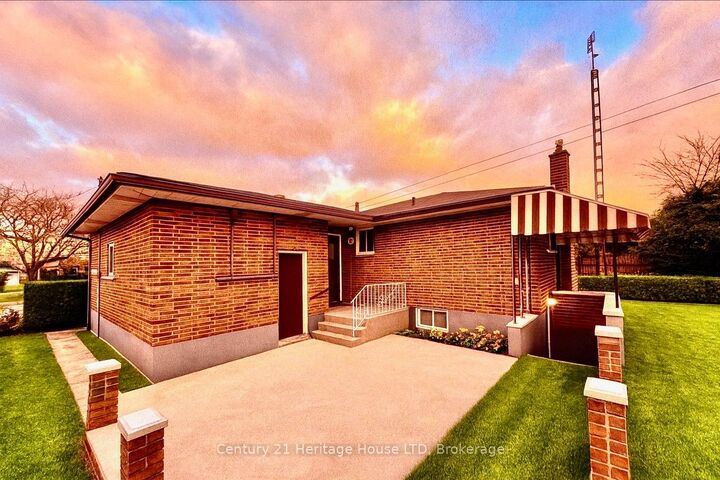 Property Photo:  14 Drury Crescent  ON L2M 6B6 