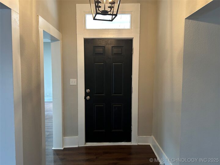 Property Photo:  406 Creek Avenue  OK 74434 