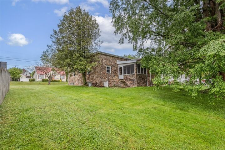 Property Photo:  1230 Vine St  PA 15425 