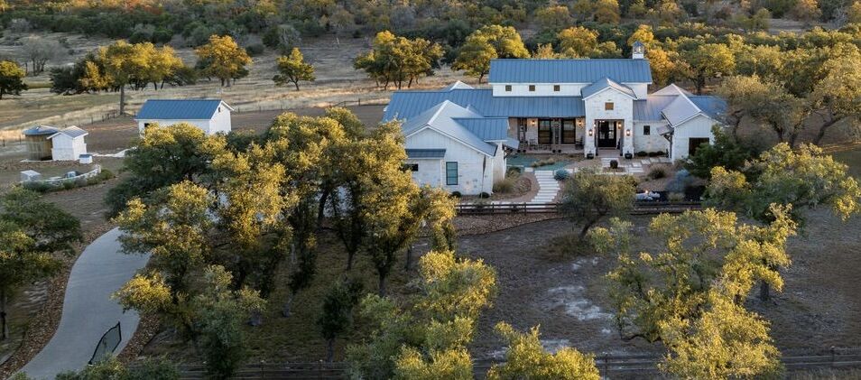 Property Photo: 176 Inspiration Loop TX 78624