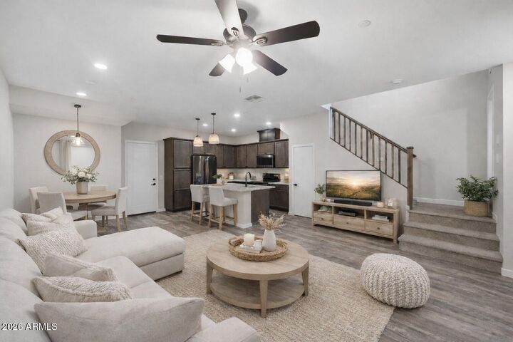 Property Photo:  779 E Doral Avenue 102  AZ 85297 