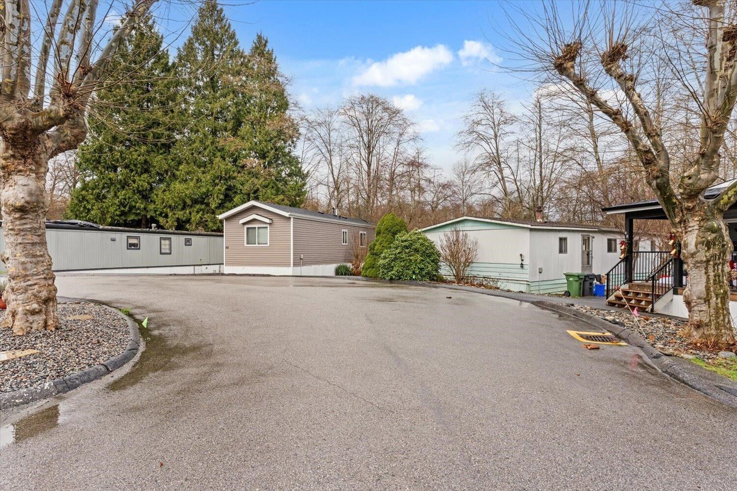 Photo de la propriété:  8220 King George Boulevard 69  BC V3W 6E1 