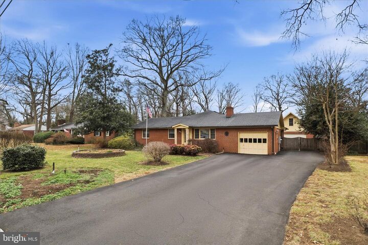 Property Photo:  8712 Lea Lane  VA 22309 