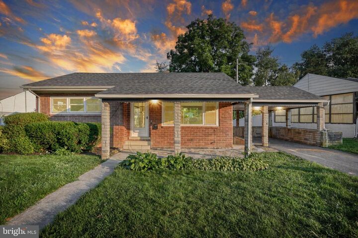 Property Photo:  5 William Penn Drive  PA 17011 