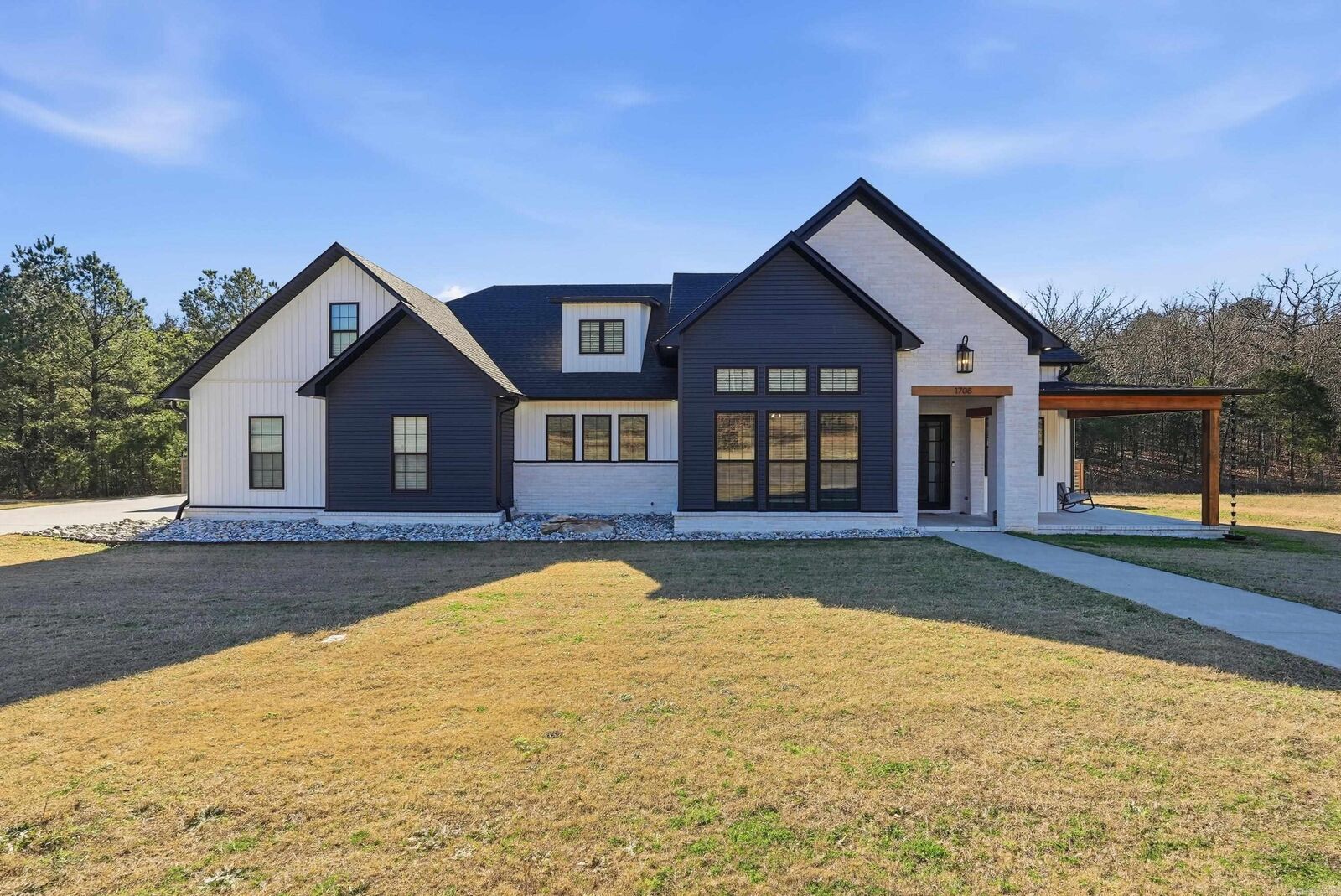 Property Photo:  1708 E Holloway St  AR 72110 